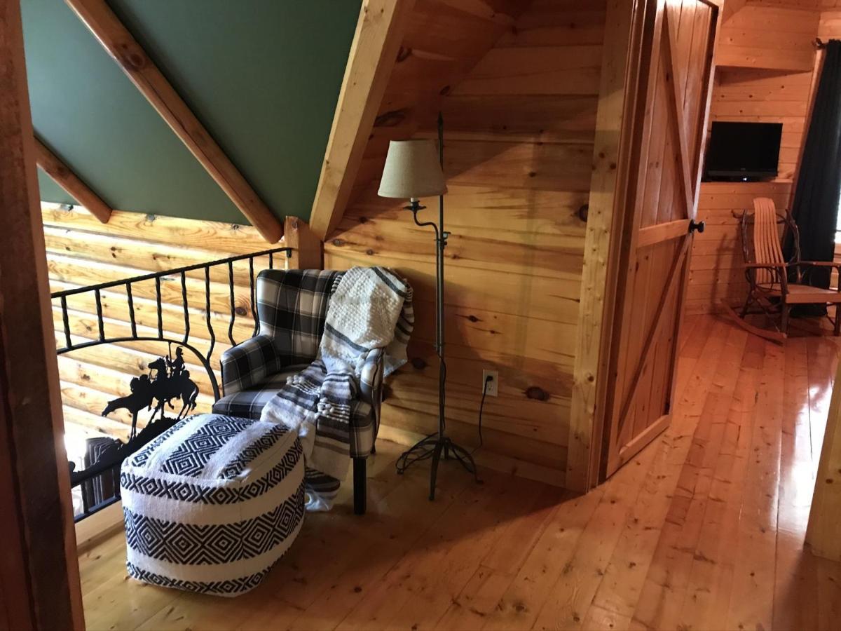 Tree Top Lodge - Gorgeous Lake Cabin With Hot Tub & Magnificent Views Of Forests And Mountains! Cabin Butler エクステリア 写真