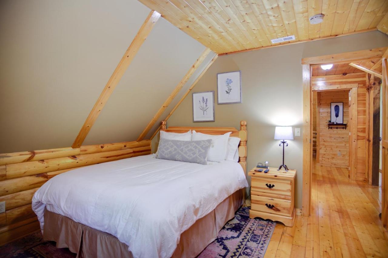 Tree Top Lodge - Gorgeous Lake Cabin With Hot Tub & Magnificent Views Of Forests And Mountains! Cabin Butler エクステリア 写真