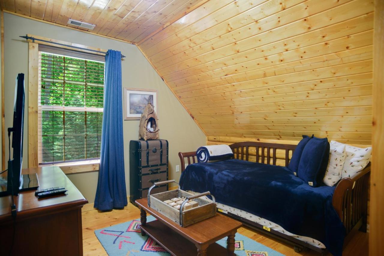 Tree Top Lodge - Gorgeous Lake Cabin With Hot Tub & Magnificent Views Of Forests And Mountains! Cabin Butler エクステリア 写真